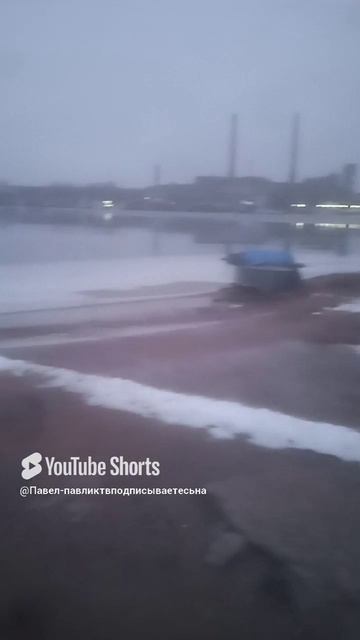 В речке лёд ещё стоит