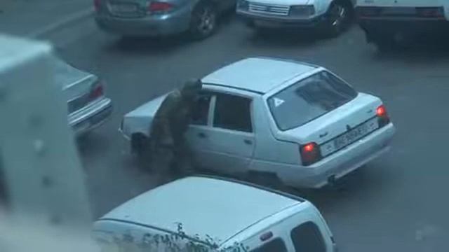 Идиот врубил музыку на всю в 5 утра