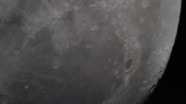 Gibbous moon tracked @4000mm 1080p from the Sonoran Desert i December  5, 2011.