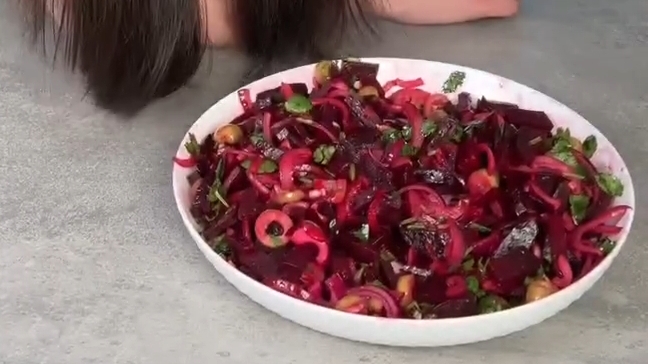 САЛАТ из категории быстро и вкусно...🥗😋    Рецепт в описании ✍️