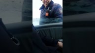 Полицейский номер запомнил незаконная остановка! Кто он такой чтоб с гражданами разговаривать на ТЫ