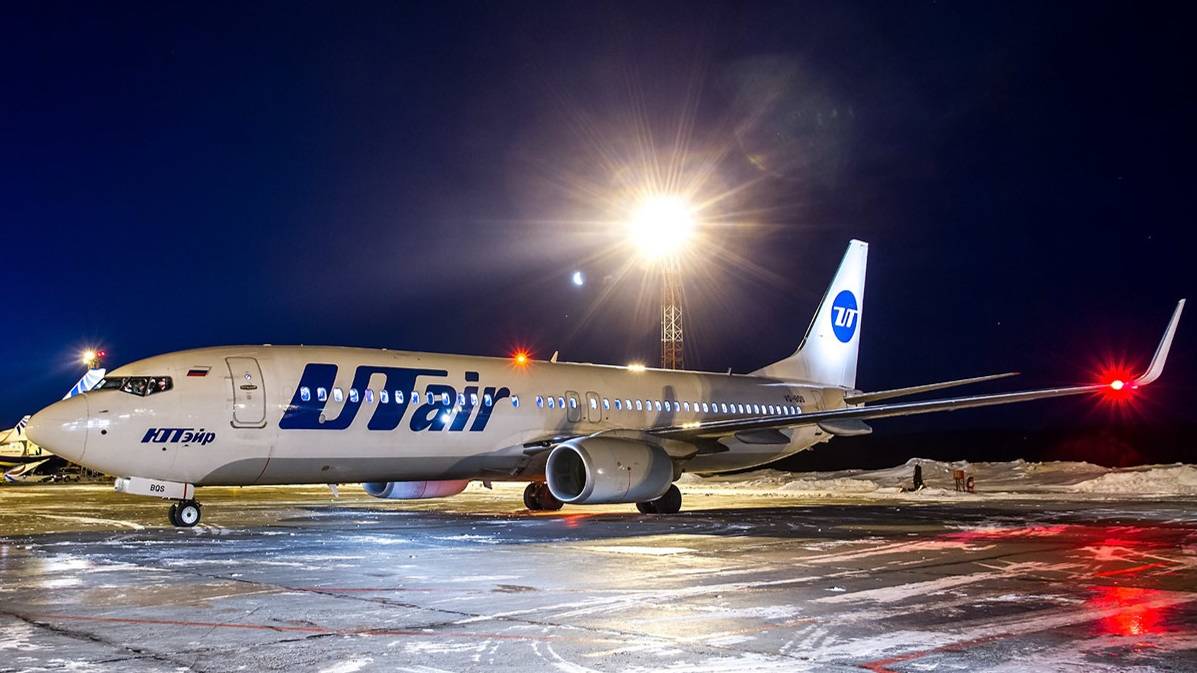 Посадка и руление в Сургуте. Б737-800 рейс UT253 Москва (VKO)-SGC 00-15, 09.03.19