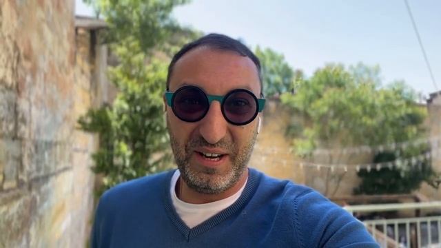 Фирочка, а вы сегодня без лифчика? Смешной анекдот про соседок из одесского дворика! Одесский юмор!