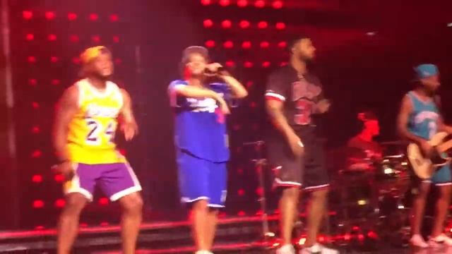 24K Magic - Bruno Mars 24K Magic World Tour 2018 LIVE In Singapore Concert ! 😉