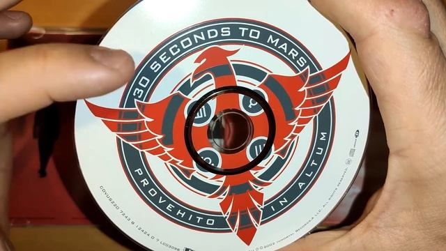 Обзор оформления CD альбома 30 Seconds To Mars - 30 Seconds To Mars