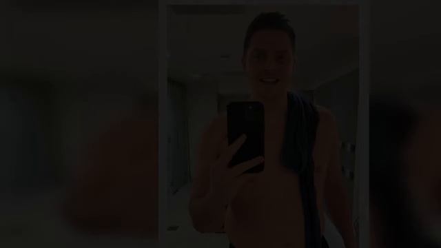 WEIGHT A GO Dr Alex George praised as he shows off his real body after gaining weight