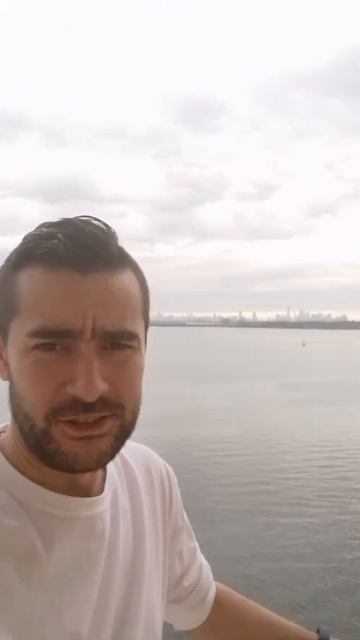 Караоке клуб "Золотой Дюк" Евгений Хачтрян у берегов Нью-Йорка.