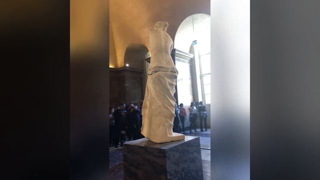 Venus de Milo, ancient Greek #sculpture. Greek goddess. #louvre #travel #short #paris