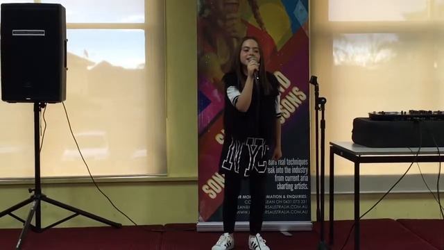 Tahlia singing Bruno Mars "That's what I like" at the HMA jam session