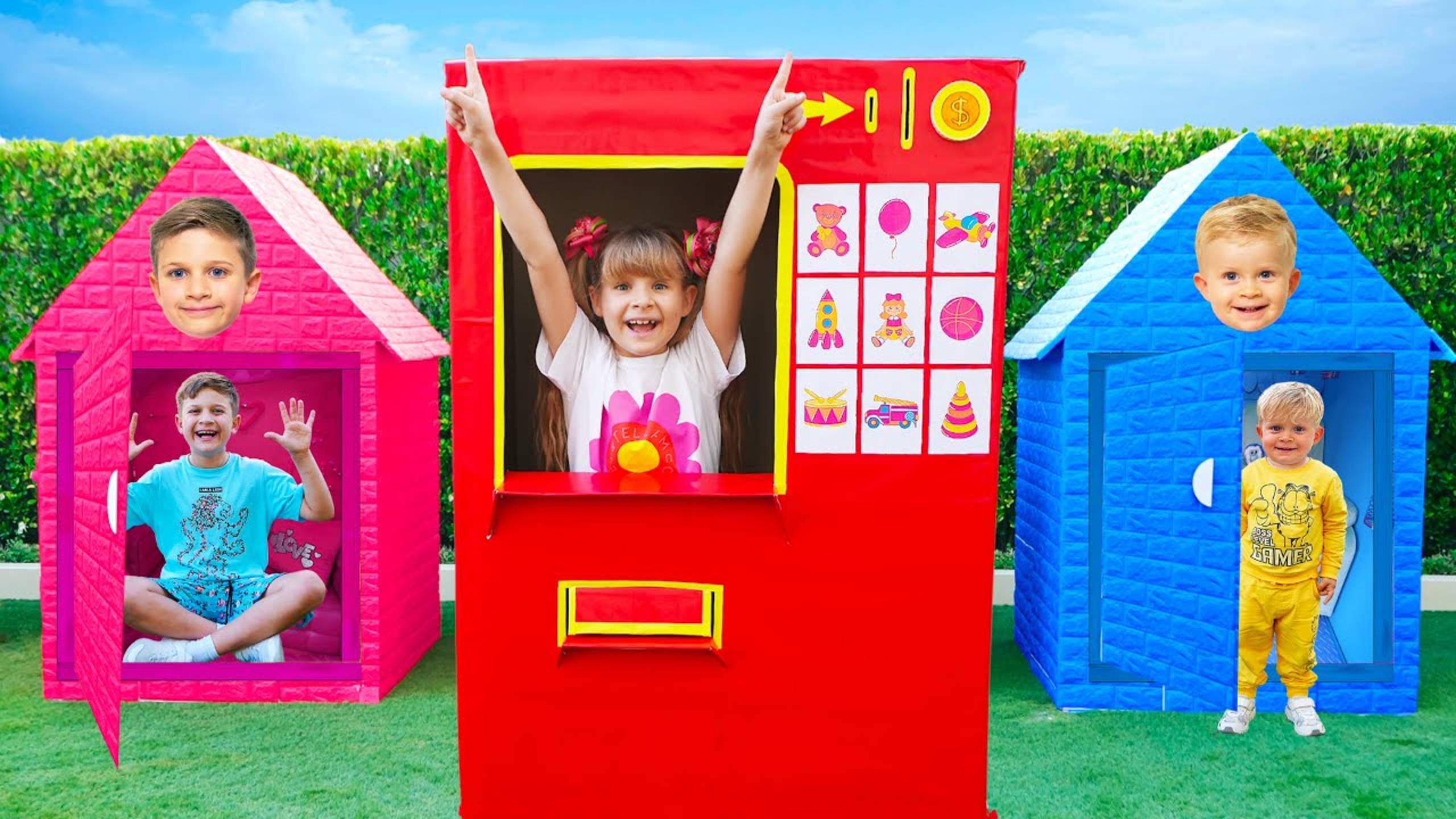 Диана и Рома весело играют в Игровых Домиках!