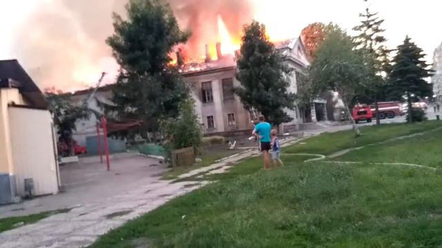 Горит кинотеатр мир Покровск