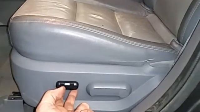 CC0142  - 2007 Mercury Montego Luxuxry - Driver Side Front Seat