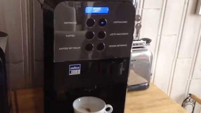 Nespresso CS 100 v.s. Lavazza LB 2500 plus