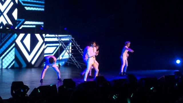 Everybody- SHINee World V in Dallas