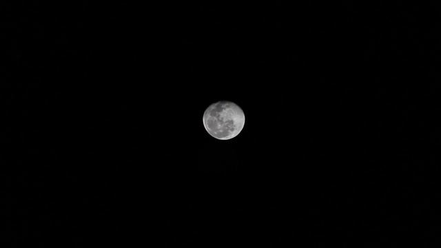 October Moon (55-250 on Canon EOS 600D)