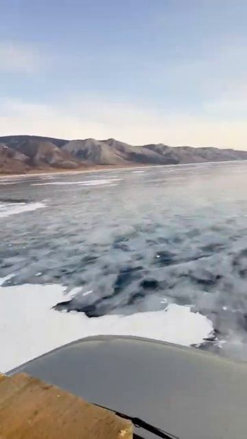 Цепью по льду Байкала