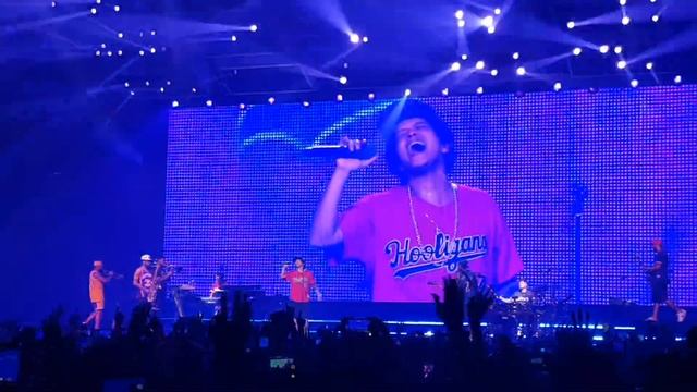 BRUNO MARS - JUST THE WAY YOU ARE - THE 24K MAGIC WORLD TOUR - LIVE IN SINGAPORE