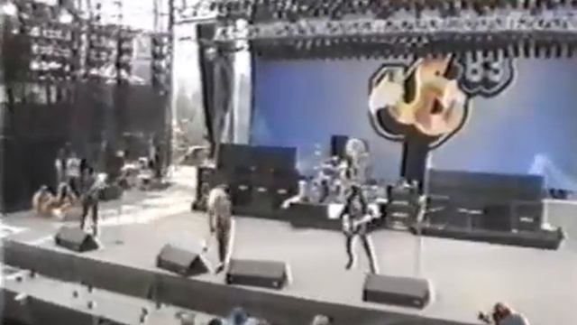 Mötley Crüe - ( Full Concert May 29 1983 )