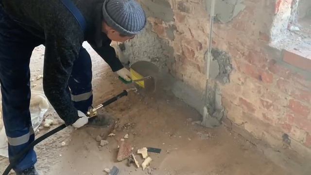 Штукатурка поверхностей с использованием хоппера