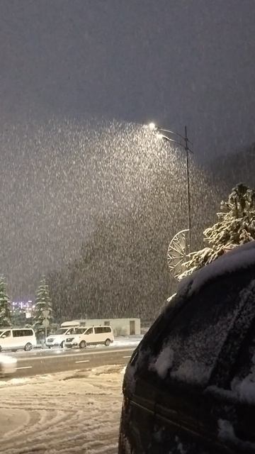 снег