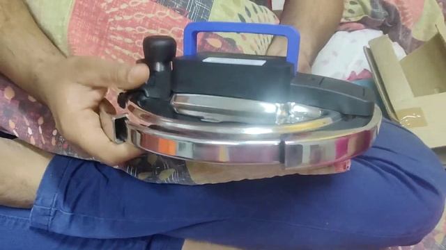 Prestige Flip on Hard Anodised  Pressure Cooker with Glass Lid, 5 Litre  ( prestige svachh Flip-on)