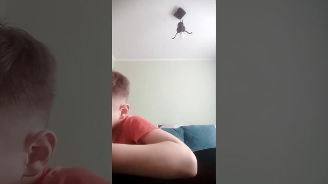 играю на гитаре