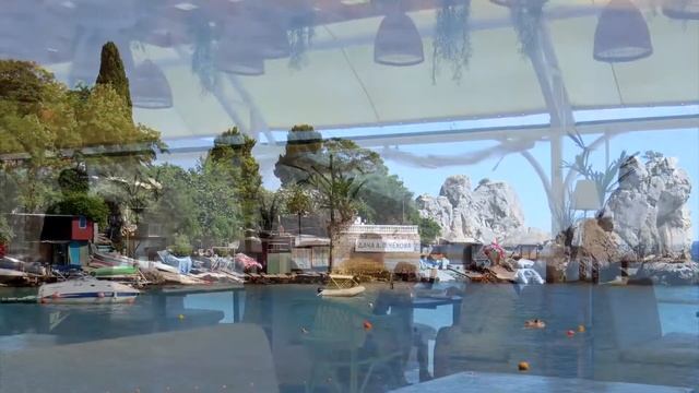 Сентябрьским днём  в Гурзуфе. Крым-2021