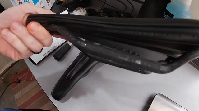 Berk Composites Lupina Saddle / Unboxing / Weight / Comparison to Fizik Arione R1