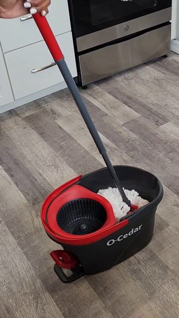 Trying out the Ocedar Pods #satisfying #asmr #cleaning