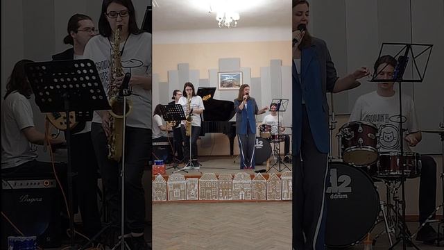 "Ереван" (сл.и муз.Ирина Малхасян, аранж.Левон Малхасян) - исполняет Худякова Полина