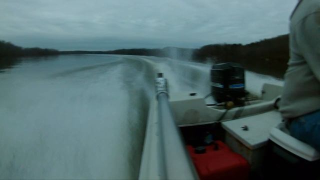 1981 Mercury 70hp outboard , cold start and short run. 2 stroke