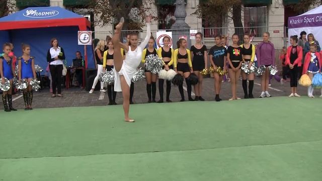 гимнастка
