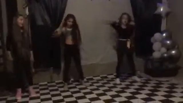 Танець к песне Пчеловод