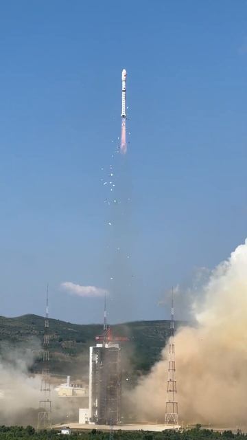 At 10:50 on July 23, the Long March 2D launch vehicle was launched