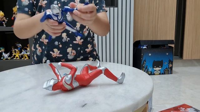 unboxing figure ultraman tiga dan cosmos