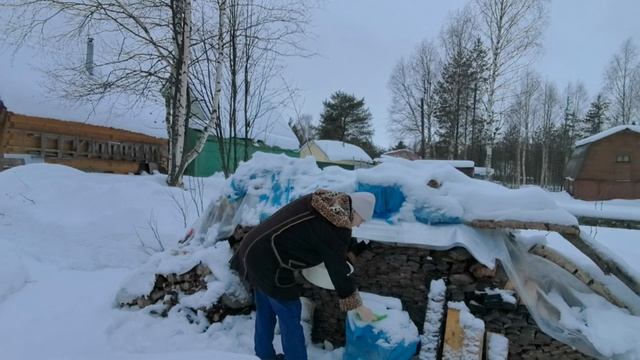 Им отрезали свет за неуплату.