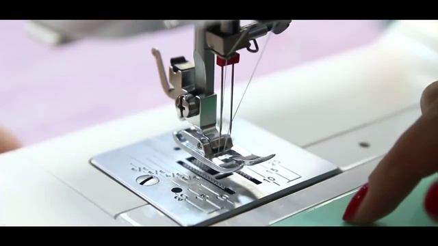 ВИДЕОИНСТРУКЦИЯ КАК ШИТЬ ДВОЙНОЙ ИГЛОЙ