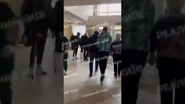 Оккупация НАТОвскими ТЦКшниками Украины выглядит так... 

Ухилянта гребут прям из больницы