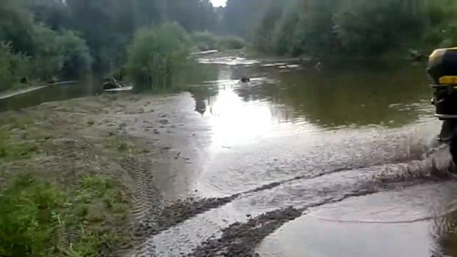 на квадре на глисере! глубина чуть выше колена!