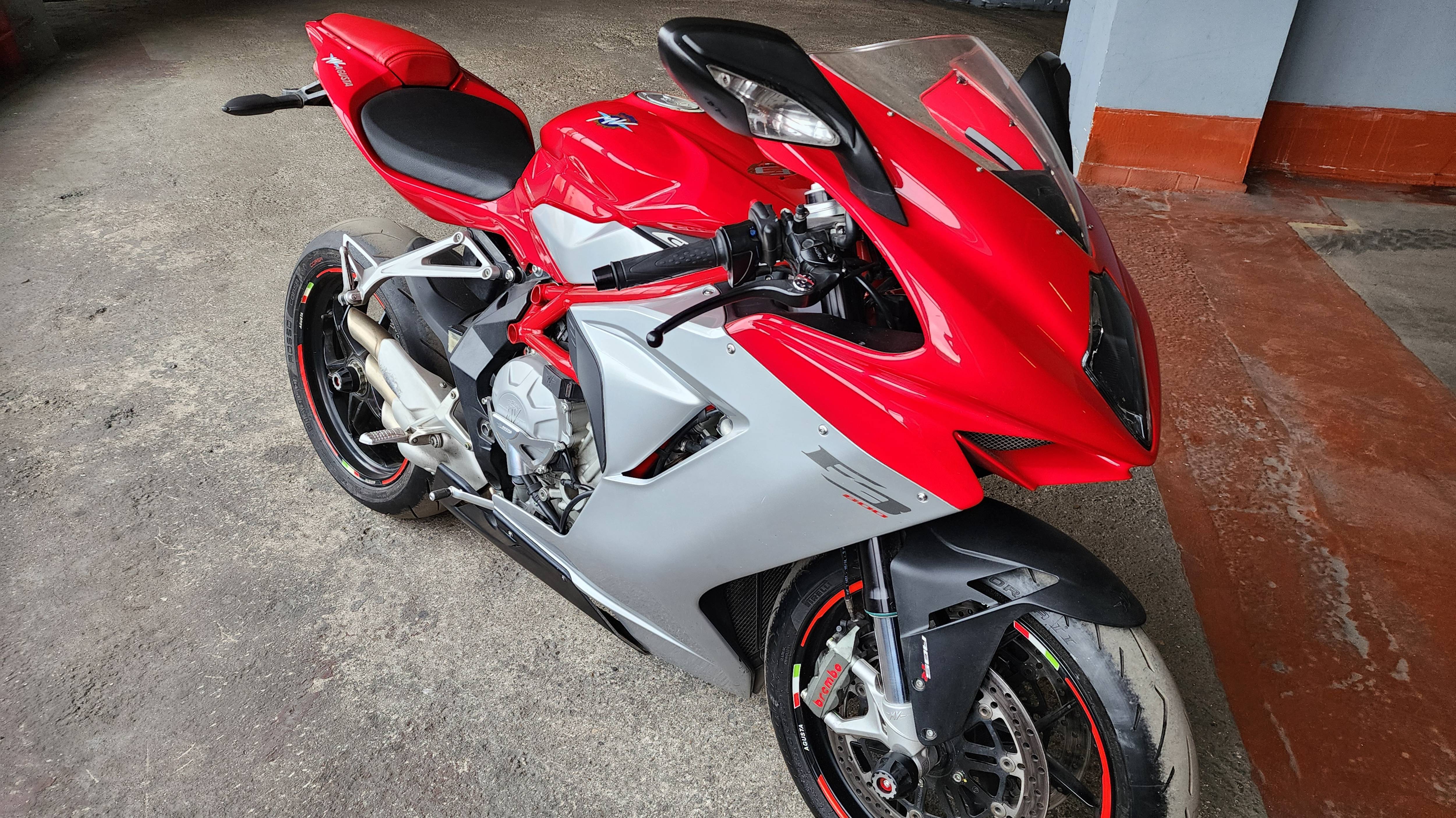 в идеале дилерский MV Agusta F3 800 с честным пробегом 9500 км