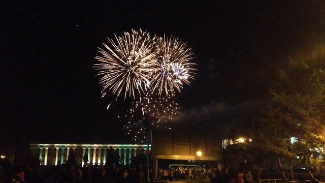 НЛО? на салюте победы в Барнауле?