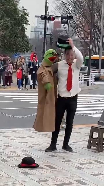 Поднял настроение людям