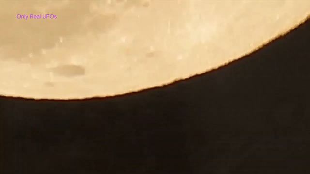 UFO was spotted while filming the moon in Florida. 4/7/2020.