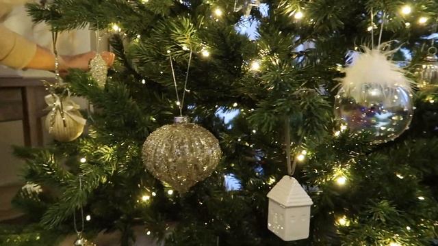 CHRISTMAS TREE DECORATE WITH ME | The White Company | Neptune baubles | home decor styling xmas 202