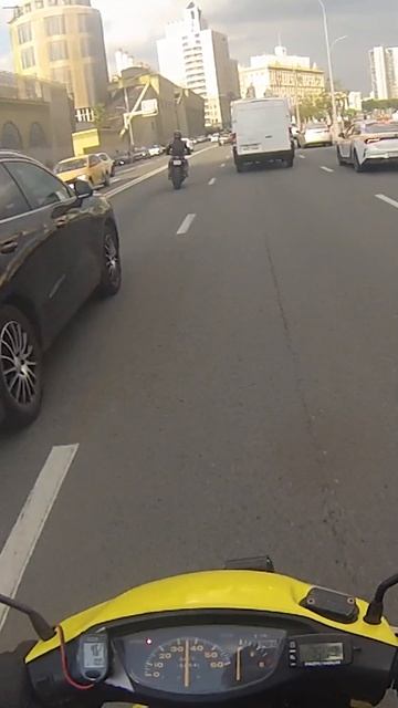 Розовый VW Beetle с Барби за рулем и нейкед BMW s1000r – что интересней?Приключения Эдика на полтосе