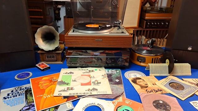 Green Leaves Of Summer. Banjo Barons. Vintage China Record LP. Sherwood RX-4209 Amplifier Receiver
