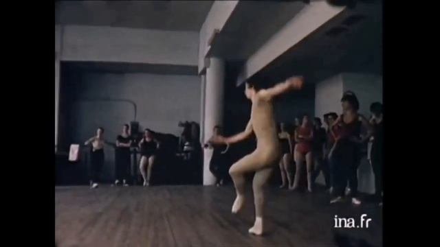 НУРЕЕВ- Его одержимость танцем *заразила* балетом весь космос..