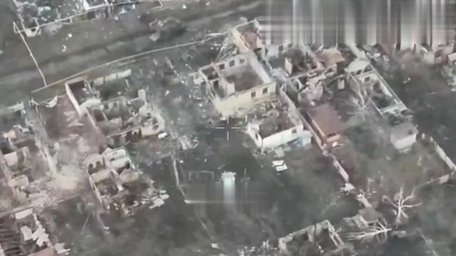 🔥 Героическое видео штурма Торецка: наши бойцы прорываются к врагу и подрывают подвалы...