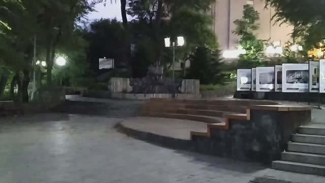 Адмиральский сквер вечером.