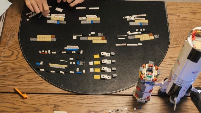 LEGO - Building Saturn V